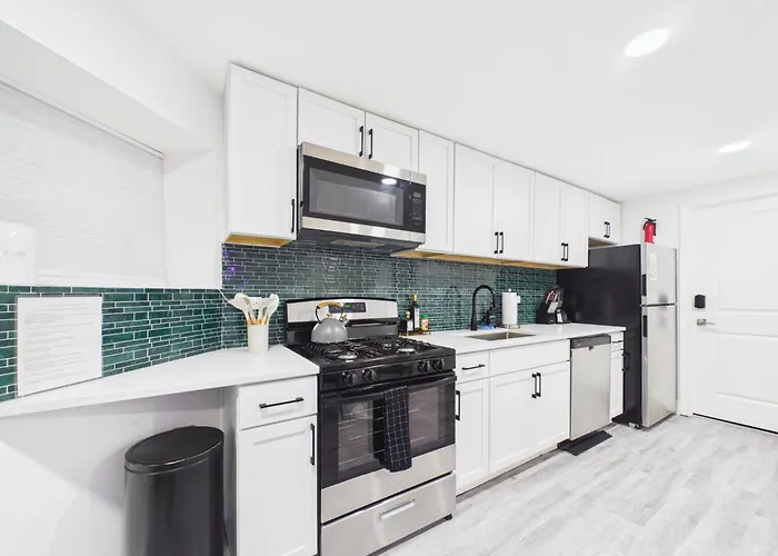 Addison Art Deco Flat