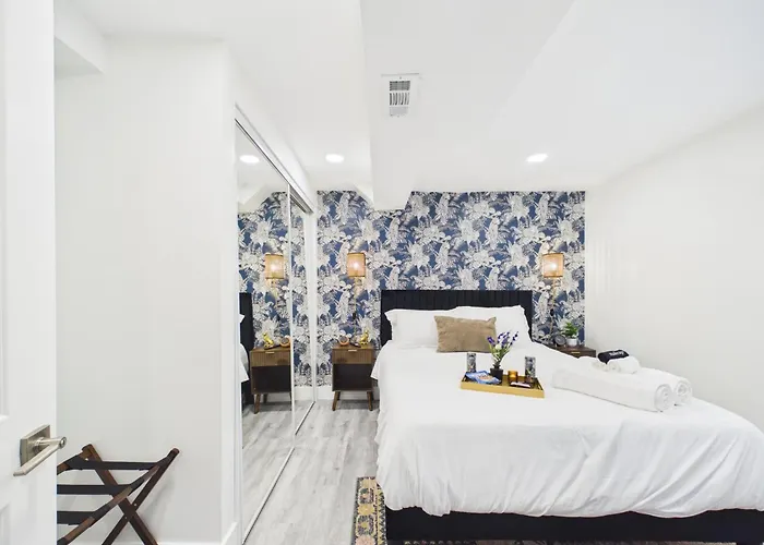 Addison Art Deco Flat Apartment Chicago