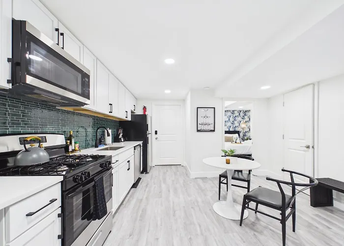 Addison Art Deco Flat