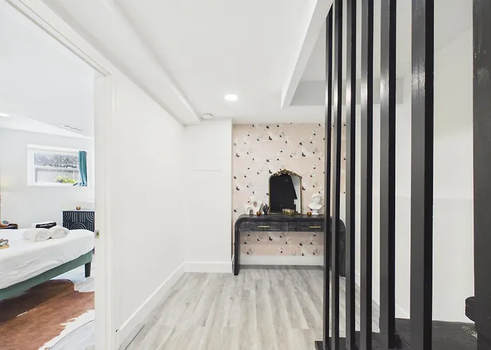 Addison Art Deco Flat Apartment *