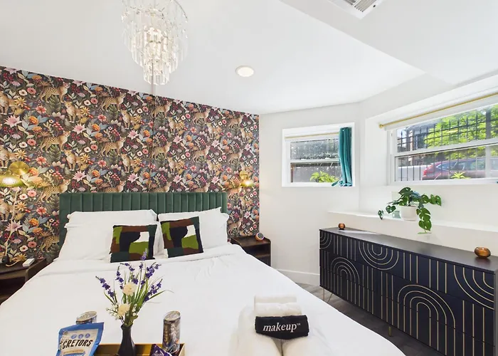 Addison Art Deco Flat